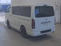 Toyota HIACE VAN лот № 20196 оценка RA  с аукциона в Японии 1