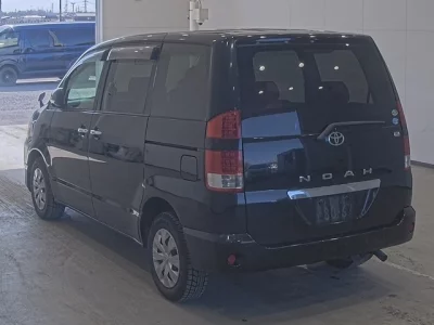 Toyota NOAH  с аукциона в Японии