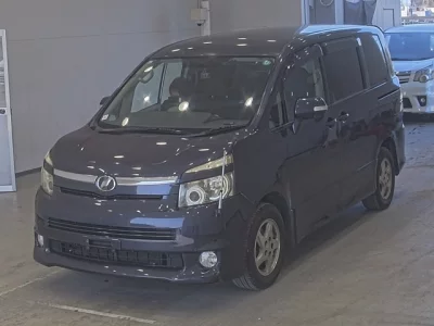 Toyota VOXY  с аукциона в Японии