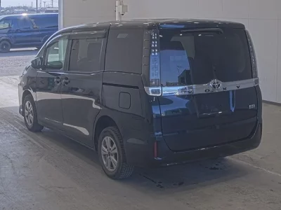 Toyota VOXY  с аукциона в Японии