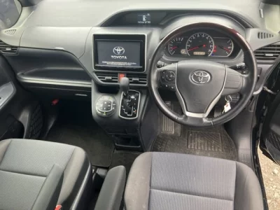 Toyota VOXY  с аукциона в Японии