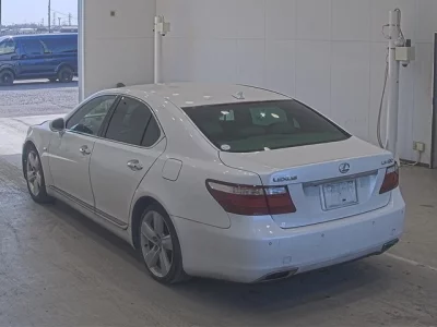 Lexus LS