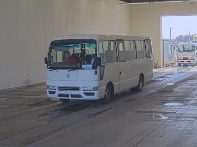 Nissan BUS