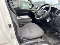 Toyota HIACE VAN лот № 20438 оценка RB  с аукциона в Японии 7
