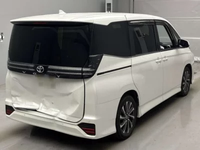 Toyota VOXY  с аукциона в Японии