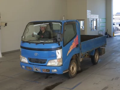 Toyota DYNA  с аукциона в Японии