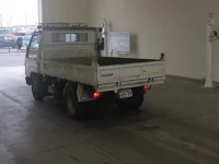 Toyota DYNA лот № 1988 оценка R  с аукциона в Японии 1