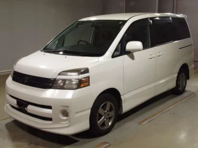 Toyota VOXY  с аукциона в Японии
