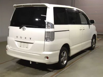 Toyota VOXY  с аукциона в Японии