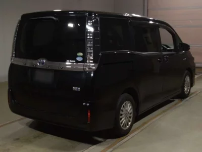 Toyota VOXY  с аукциона в Японии