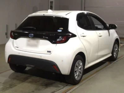 Toyota YARIS  с аукциона в Японии
