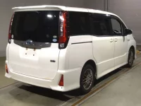 Toyota NOAH лот № 50089 оценка 3.5  с аукциона в Японии 1