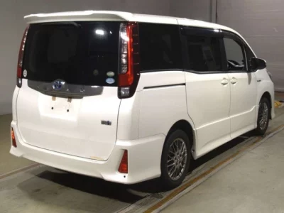 Toyota NOAH  с аукциона в Японии