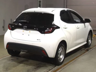 Toyota YARIS  с аукциона в Японии