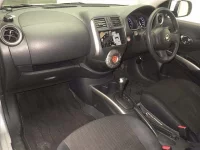 Nissan LATIO лот № 70067 оценка 3.5  с аукциона в Японии 3