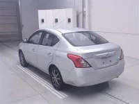 Nissan LATIO лот № 70067 оценка 3.5  с аукциона в Японии 1