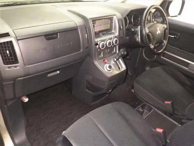 Mitsubishi DELICA D5