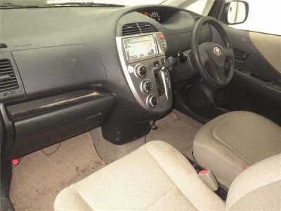 Toyota RACTIS  с аукциона в Японии