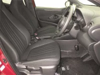 Toyota YARIS лот № 8405 оценка 4  с аукциона в Японии 4