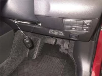 Toyota YARIS лот № 8405 оценка 4  с аукциона в Японии 7