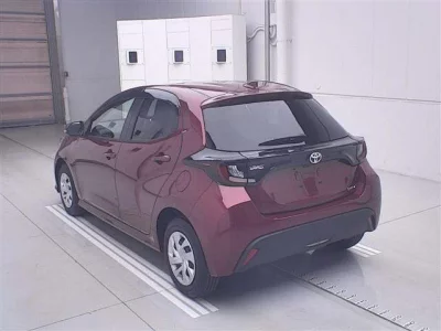 Toyota YARIS  с аукциона в Японии