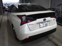 Toyota Prius лот № 3002 оценка R  с аукциона в Японии 4
