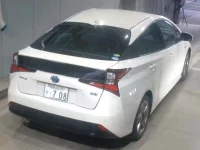 Toyota Prius лот № 3002 оценка R  с аукциона в Японии 1