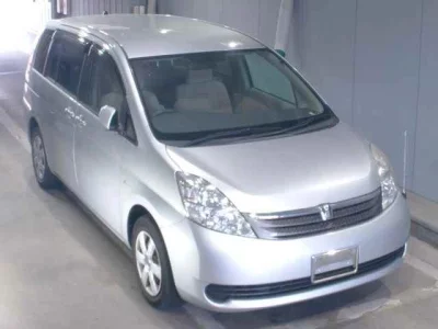 Toyota ISIS  с аукциона в Японии