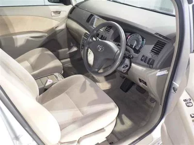 Toyota ISIS  с аукциона в Японии