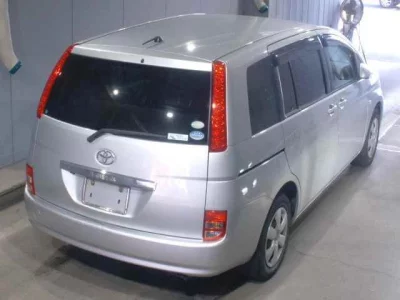 Toyota ISIS  с аукциона в Японии