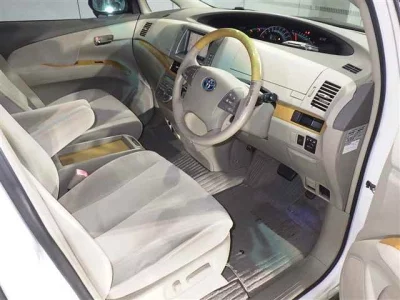 Toyota ESTIMA  с аукциона в Японии