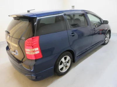 Toyota WISH  с аукциона в Японии