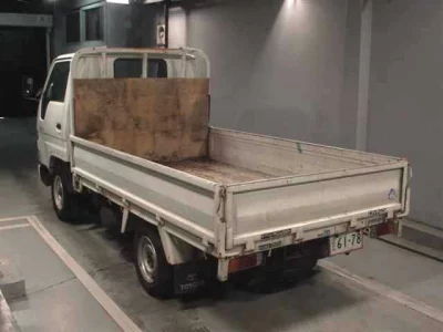 Toyota DYNA  с аукциона в Японии