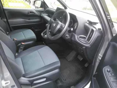 Toyota NOAH  с аукциона в Японии