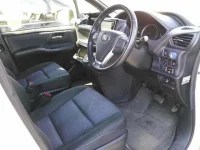 Toyota NOAH лот № 8033 оценка 3.5  с аукциона в Японии 2