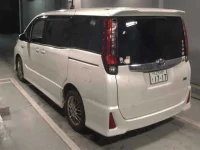 Toyota NOAH лот № 8033 оценка 3.5  с аукциона в Японии 1