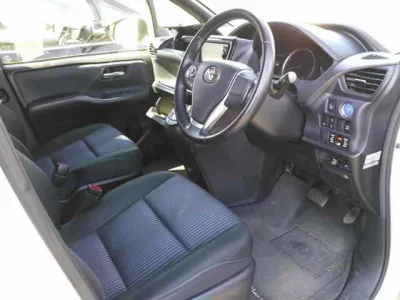 Toyota NOAH  с аукциона в Японии