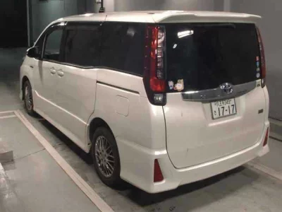 Toyota NOAH  с аукциона в Японии