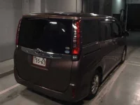 Toyota NOAH лот № 8444 оценка R  с аукциона в Японии 4
