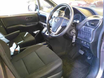 Toyota NOAH  с аукциона в Японии