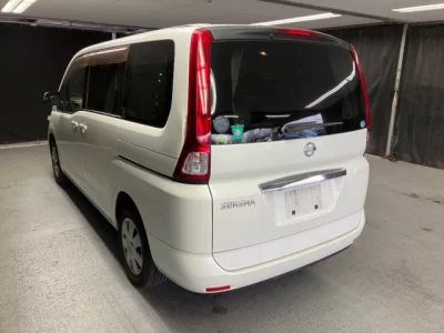 Nissan SERENA  с аукциона в Японии