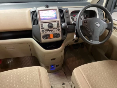 Nissan SERENA  с аукциона в Японии