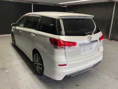 Toyota WISH  с аукциона в Японии