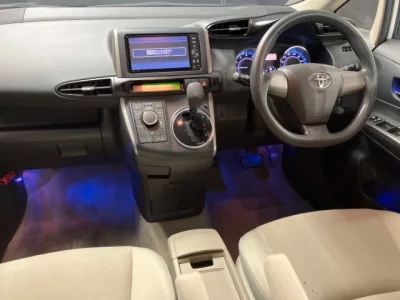 Toyota WISH  с аукциона в Японии