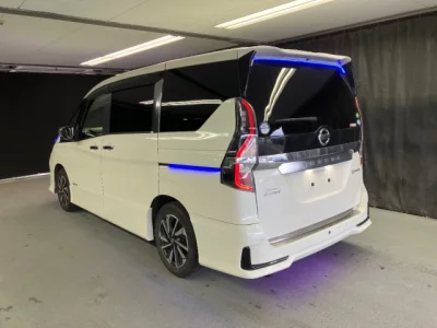 Nissan SERENA  с аукциона в Японии