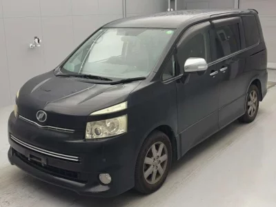 Toyota VOXY  с аукциона в Японии