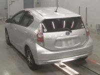 Toyota AQUA лот № 30011 оценка 4  с аукциона в Японии 5