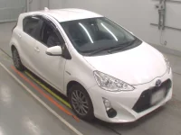 Toyota AQUA лот № 30060 оценка 4  с аукциона в Японии 4