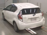 Toyota AQUA лот № 30060 оценка 4  с аукциона в Японии 5