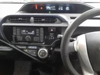 Toyota AQUA лот № 30060 оценка 4  с аукциона в Японии 8